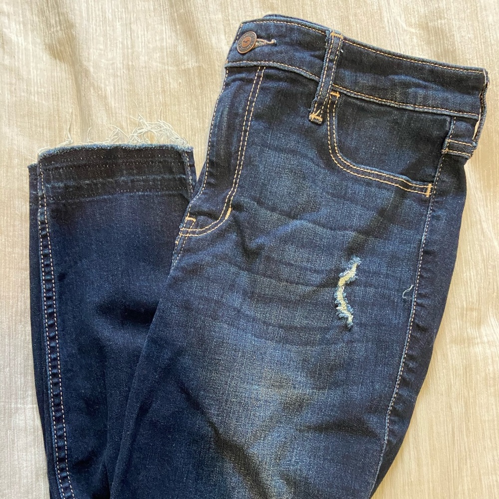 Hollister Cropped Ripped / Destroyed Jeans
